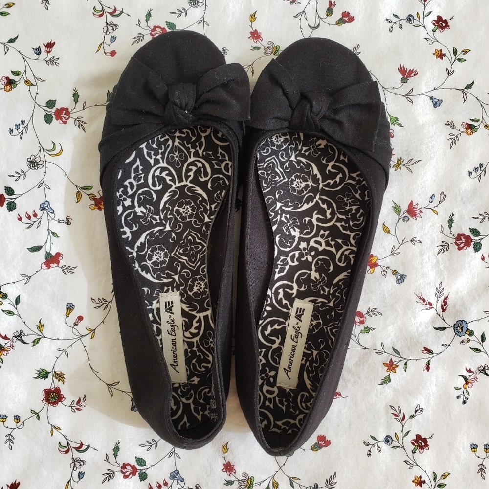 *RARE* AEO Flats